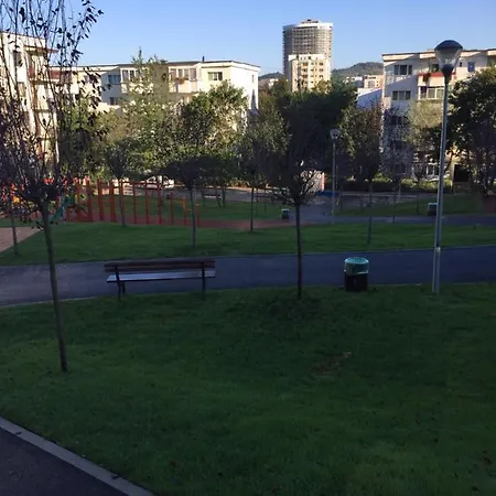 Igi White Flat With Free Private Parking