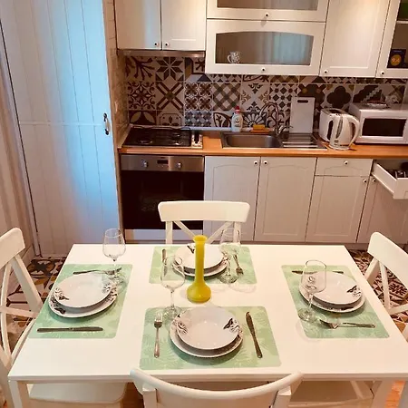 Igi White Flat With Free Private Parking Apartment *