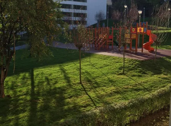 Igi White Flat With Free Private Parking Lägenhet