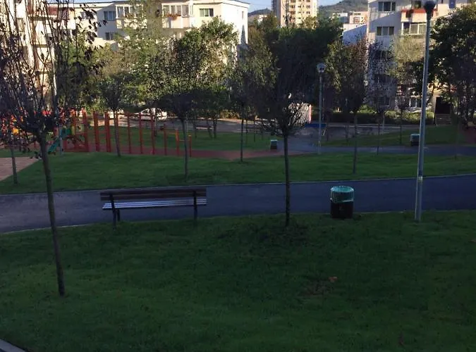 Igi White Flat With Free Private Parking