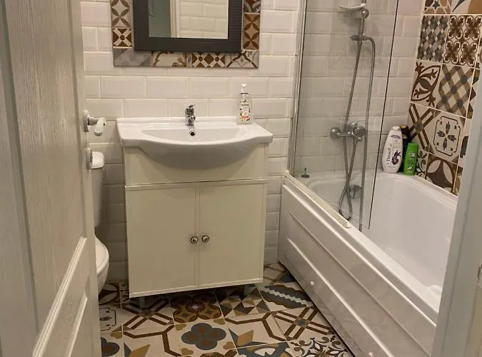 Igi White Flat With Free Private Parking Daire